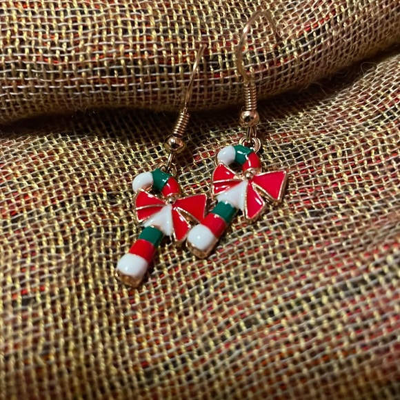 3/15 Handmade Red White & Green on Goldtone Candy Cane w Bow Dangly Earrings - Picture 1 of 2